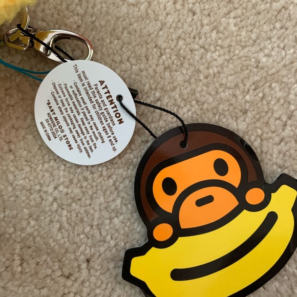 SOLD - Bape A Bathing Ape Giraffe Keychain - Picture 6 of 7